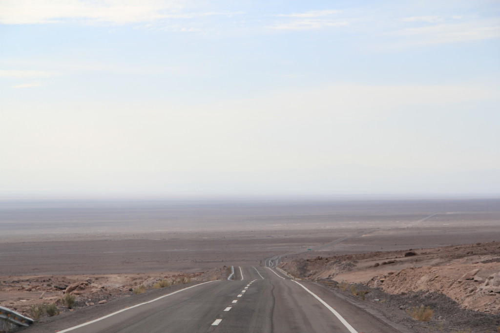 A few years, there was not that much pollution, which is due to the mine activities, explain a former employee of the copper mine and now tourist guide, as he drives tourists back to San Pedro de Atacama